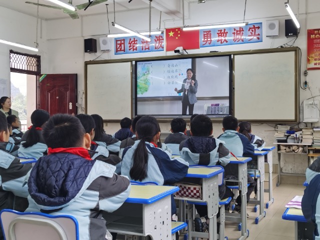 邊境學(xué)校_憑祥市友誼鎮(zhèn)卡鳳小學(xué)和憑祥市第一小學(xué)開(kāi)展同步課堂教學(xué)01（攝影：許華方）.jpg